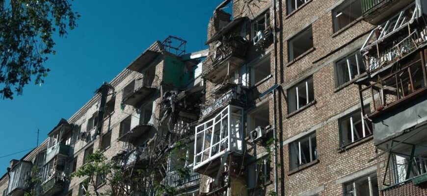 «Били по військових об’єктах»: у Кремлі цинічно виправдали масований удар по ТЦ та житлових будинках