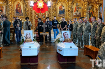 Російська атака забрала життя двох сестер: Київ у сльозах прощається з доньками героя