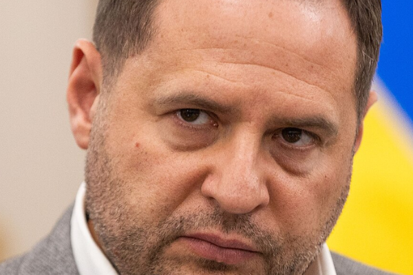 Андрій Єрмак потрапив у резонансний інцидент під час виходу з суду