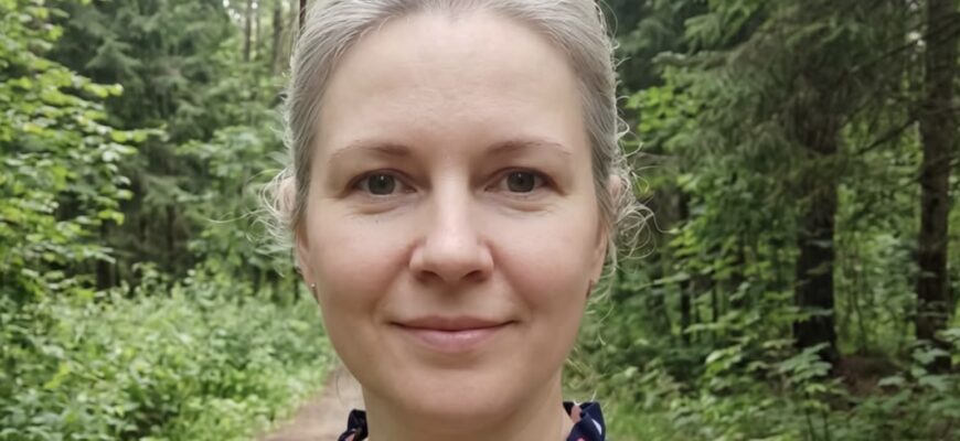 Аля, у тебе тут чужі люди шифер з даху знімають! Кажуть – господарі, – прокричала в слухавку пенсіонерка.