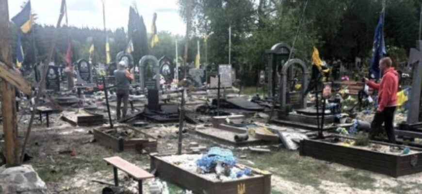 Удар по кладовищу: ворожий дрон сплюндрував могили українських героїв на Чернігівщині