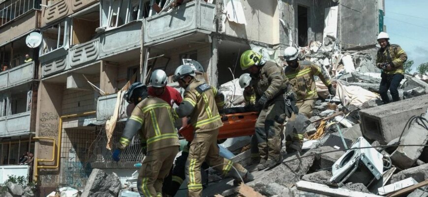 Удар по Києву 14 травня: кількість жертв стрімко зростає, рятувальники розбирають завали
