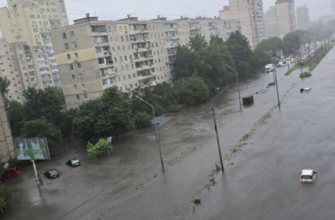 Стихія лютує: Україну накрила потужна негода, рятувальники ліквідовують наслідки