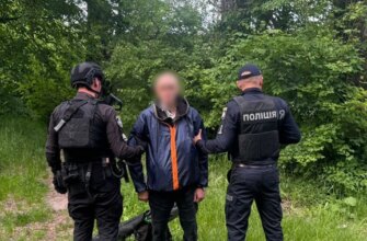 Стрілянина на Хмельниччині: неадекватний чоловік відкрив вогонь по дітях