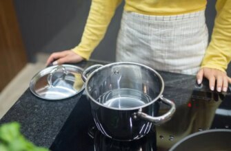 Як правильно почистити склокерамічну плиту без подряпин: дієві методи для ідеального блиску