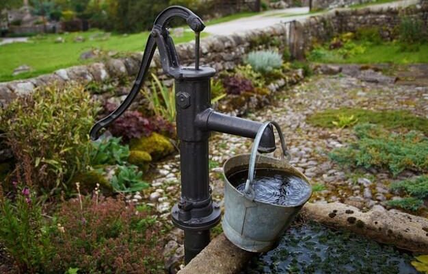 Яку воду треба пити щодня, щоб жити довше: фахівці зробили однозначний вибір
