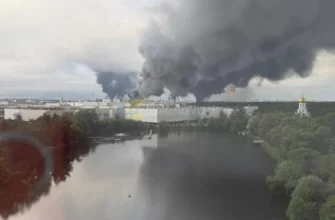 НПЗ знову палає: масштабна атака дронів на столицю РФ та критичну інфраструктуру
