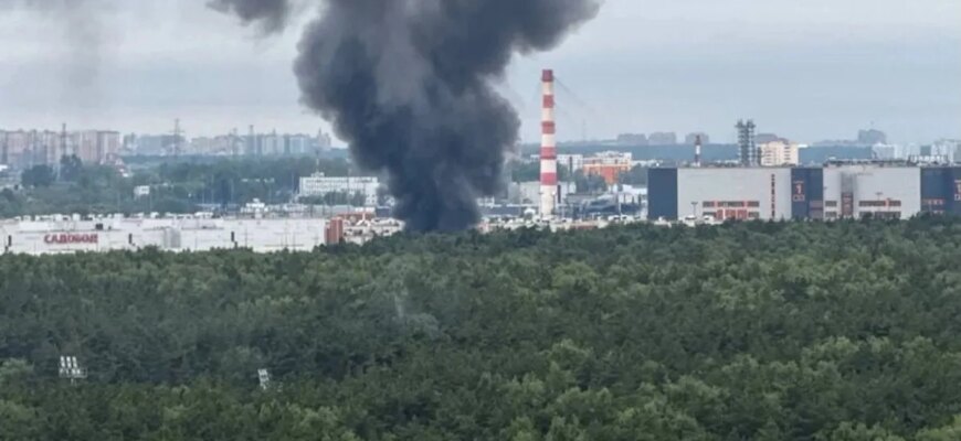 Масштабний нічний наліт: небо над столицею агресора знову палає