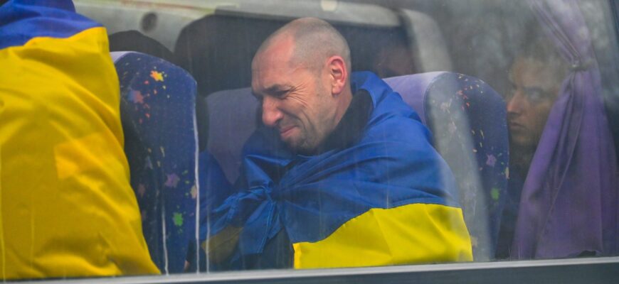 Неможливо стримати сльози: як на Чернігівщині зустрічають звільнених із полону