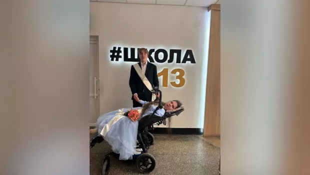 Незламна випускниця: як дівчина на кріслі колісному станцювала вальс попри заборону