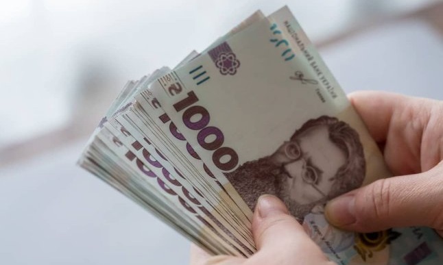 Чергова «тисяча» від держави: хто з українців може отримати допомогу вже сьогодні