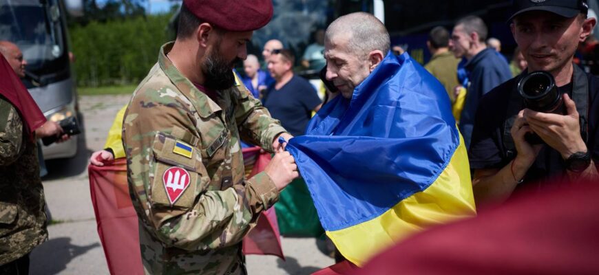 Довгоочікуване повернення: додому прибула велика група українських воїнів