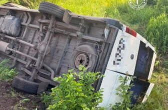 Екскурсія закінчилася лікарнею: на Харківщині перекинувся автобус зі школярами