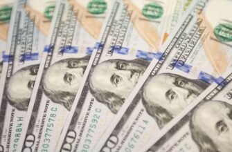 Валютні гойдалки: як змінилися курси долара та євро перед понеділком