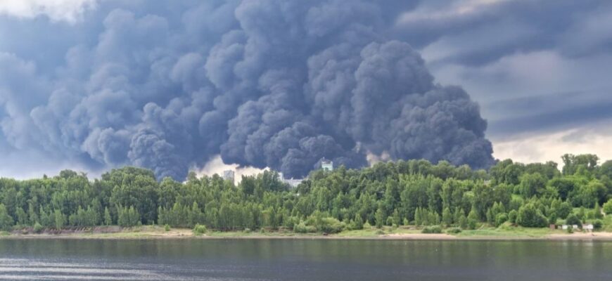 Масований удар і справжнє «фаєр-шоу» в Росії: Україна атакувала стратегічні об’єкти ворога