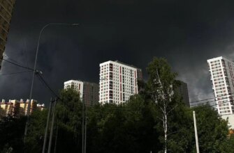 Столиця агресора у вогні: як масована атака перетворила день на суцільну темряву
