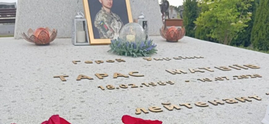 На Львівщині пошкодили могилу Героя України: деталі резонансного злочину