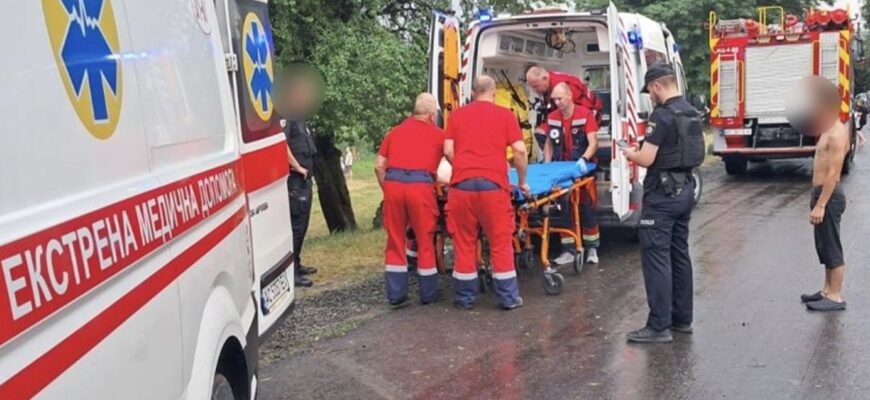 На Волині через удар блискавки постраждали відразу 7 людей: серед них — діти