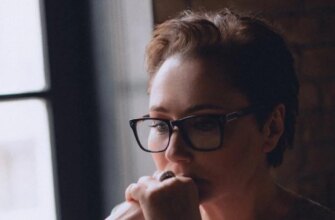 Стеля руйнується на очах: відома продюсерка поділилася бідою, що спіткала її дім