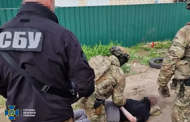 Неймовірна схема: на Буковині затримали чоловіка, який пересилав гранати у банках з повидлом