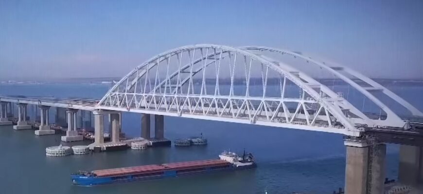 Масова втеча: що відбувається на виїзді з півострова після нічної «бавовни»
