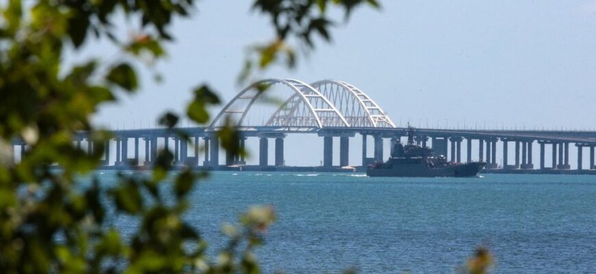 Кримський міст приречений: Стерненко розповів, коли окупанти втратять головну логістичну артерію