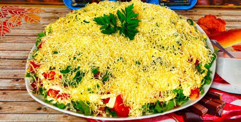 Салат «Дача»: кулінарний шедевр з простих продуктів, що підкорив мережу