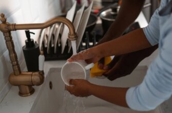 Чому ваша раковина стає розсадником хвороб: звички, що руйнують кухню