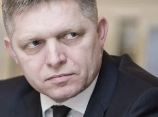 Повернути гроші за допомогу: Фіцо виступив із несподіваною заявою щодо України