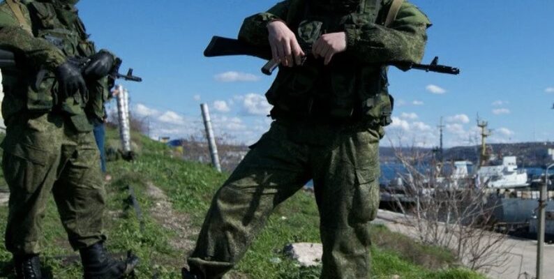 У Криму прогриміли потужні вибухи: нічна атака на ключові логістичні вузли