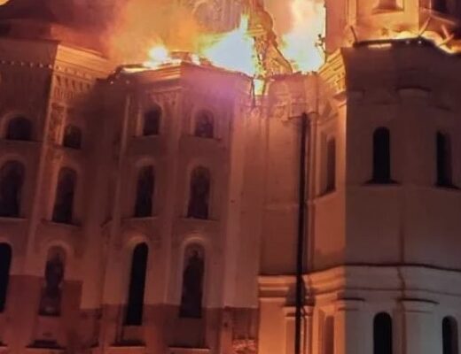 Вирує пожежа: ворог завдав цинічного удару по Києво-Печерській лаврі