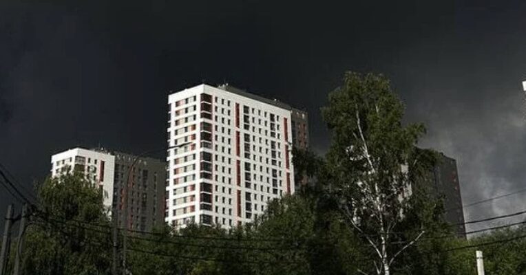 Сонце зникло посеред дня: столицю агресора накрила масштабна пожежа