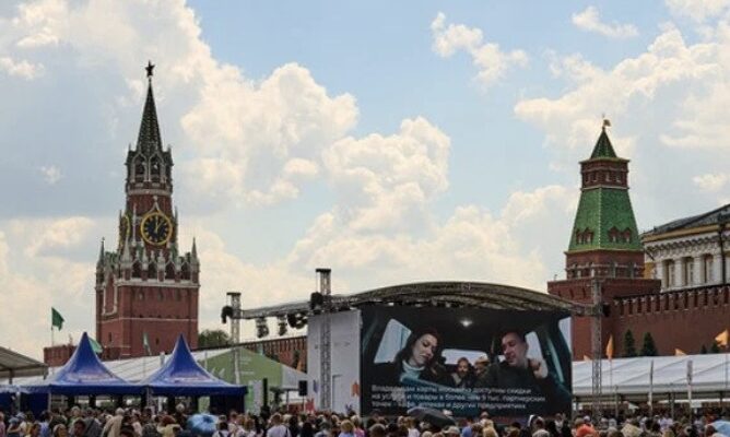 Ранкова кава з феєрверками: столичні аеропорти ворога знову закрили через невідомих гостей