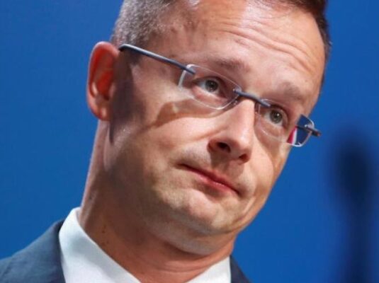 Дипломатичне фіаско: у ЗМІ оприлюднили скандальну розмову Сіярто з Лавровим