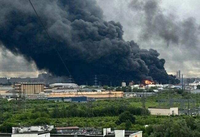 Після удару по Московському НПЗ Зеленський зробив заяву з натяком