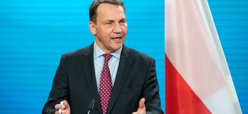 Сікорський жорстко звернувся до Путіна: “На його місці я б уже зупинився”