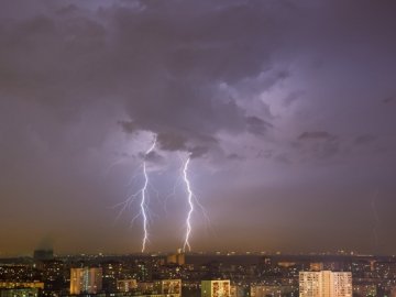 Справжнє випробування стихією: які регіони опиняться в епіцентрі потужних злив та гроз