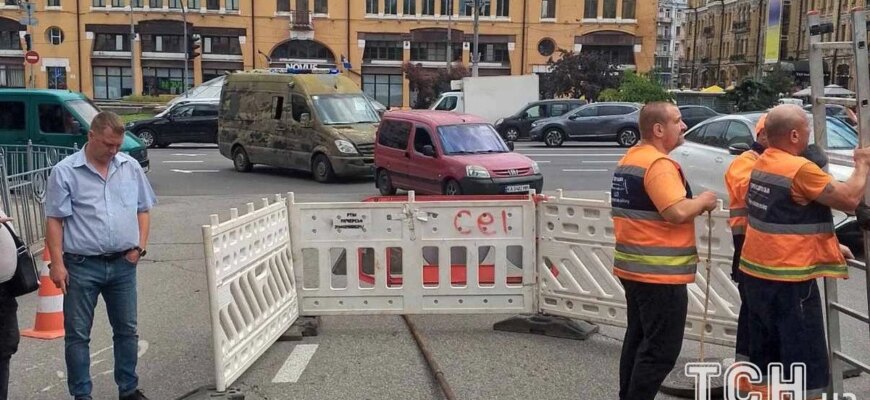 У центрі Києва під землю йде асфальт: що сталося з популярними вулицями