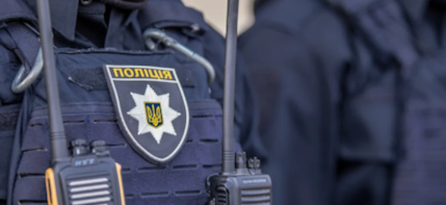 У Києві сталася сутичка поліції та натовпу людей: що відбувається на вулицях