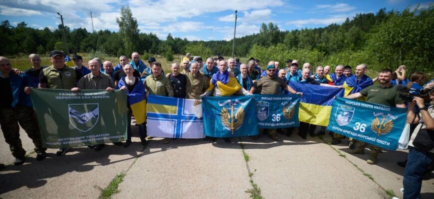 Довгоочікуване повернення: додому повернулися ще 160 українських захисників Довгоочікуване повернення: додому повернулися ще 160 українських захисників