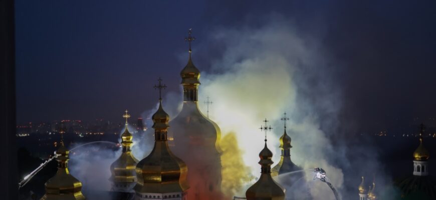 Успенський собор рятують від негоди: які сили кинули на порятунок святині