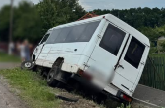 Масштабна аварія на Прикарпатті: деталі зіткнення маршрутки з легковиком