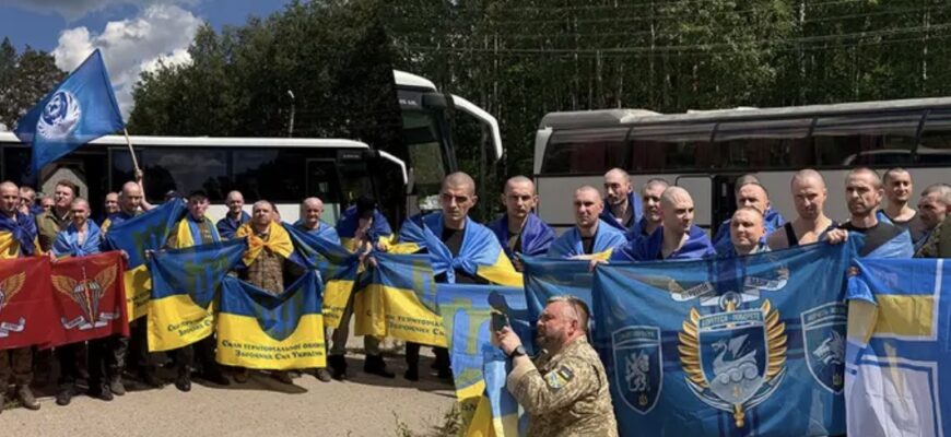 Сльози щастя та вільне слово: як Україна зустрічала своїх героїв з полону