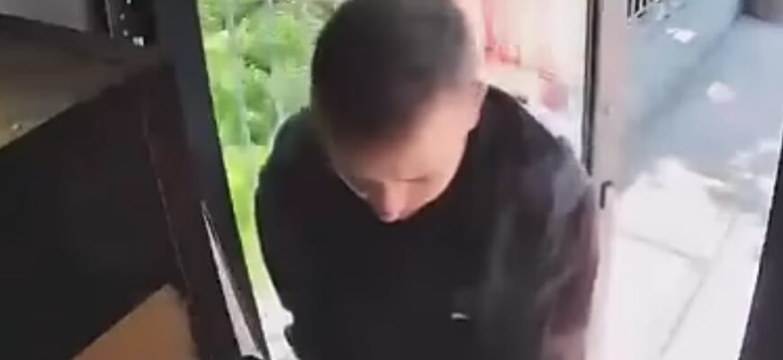 Зухвалий грабіжник у Вінниці: чи впізнаєте ви цього чоловіка?