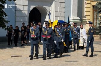 Небо забрало кращих: у столиці провели в останню путь відомого льотчика