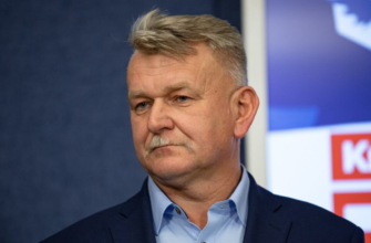 Польський проросійський політик Толвінський закупив у Білорусі 20 армійських аптечок і передав їх армії РФ