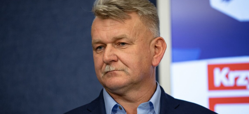 Польський проросійський політик Толвінський закупив у Білорусі 20 армійських аптечок і передав їх армії РФ