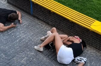 «Лягай, я прикрию!»: жахливі кадри з Сум, де дорослі рятували дітей ціною власного життя