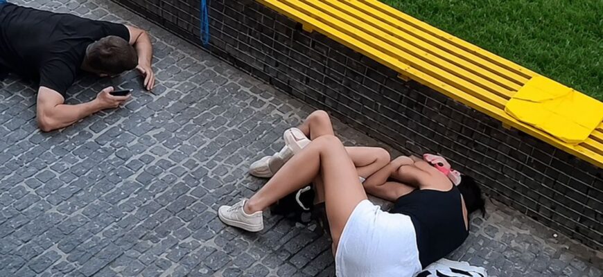 «Лягай, я прикрию!»: жахливі кадри з Сум, де дорослі рятували дітей ціною власного життя