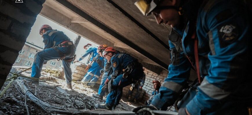 Кого з мешканців шукають під руїнами після атаки на Львів